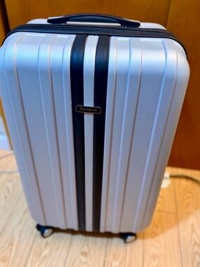 Samsonite 26” Silver and Black Spinner Carry-On